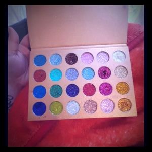JOLIE BEAUTY BOMB DOT COM PALETTE
